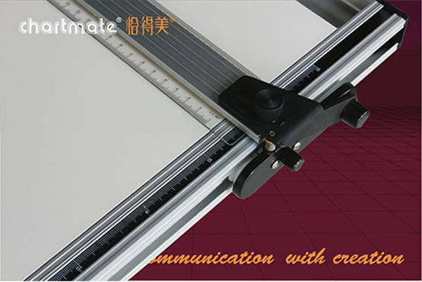  metric scale is attached on the left track